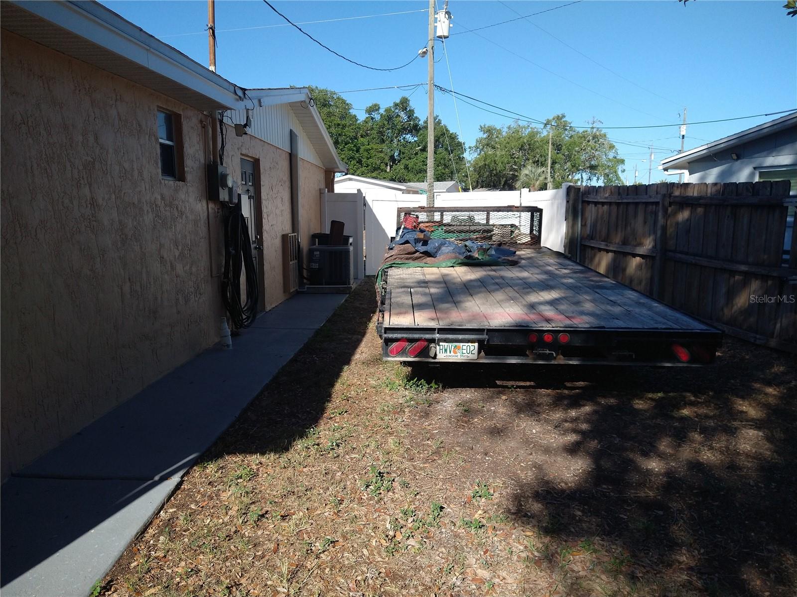12910 COLLEGE HILL DR — photo 37