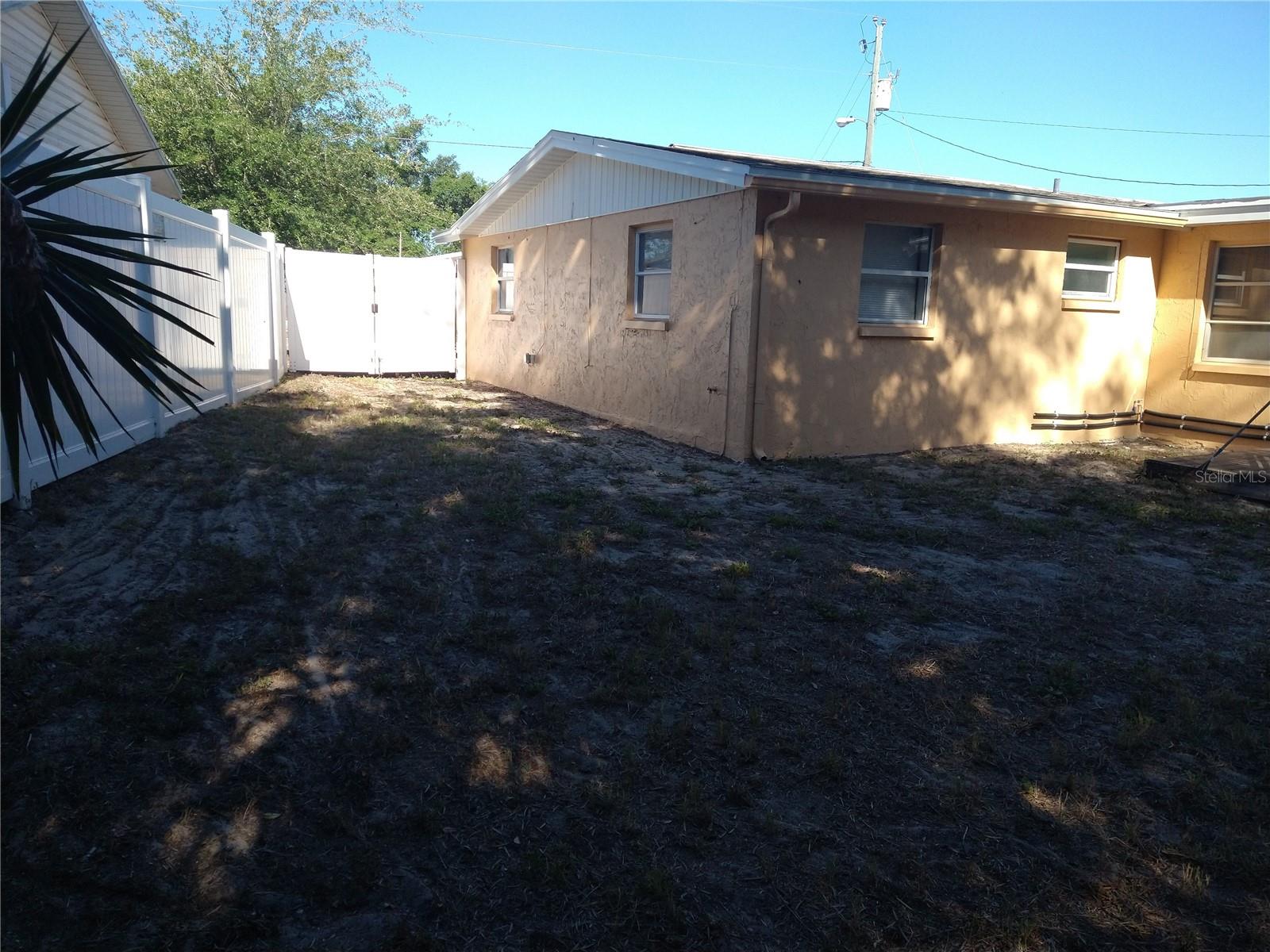 12910 COLLEGE HILL DR — photo 34