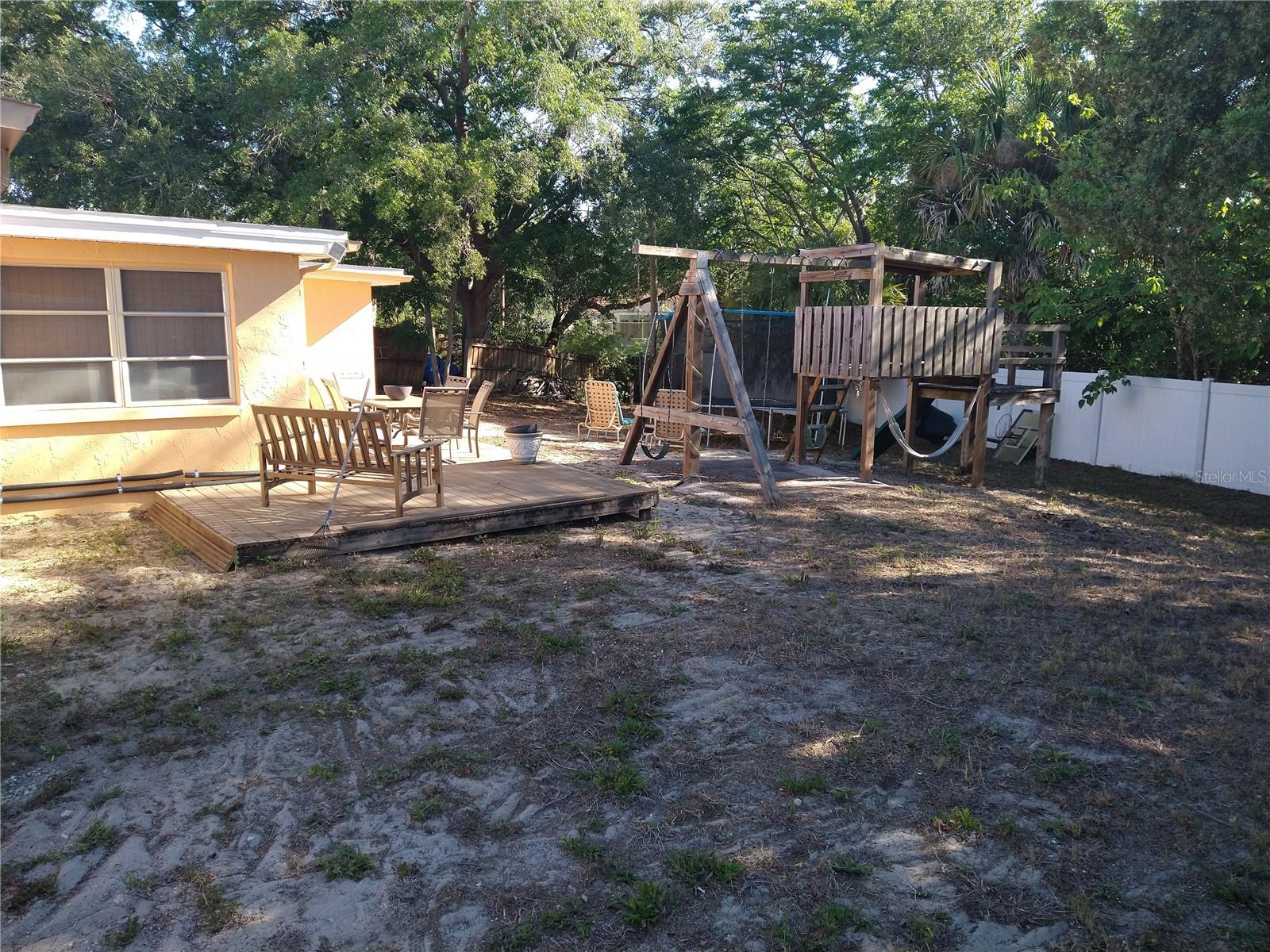 12910 COLLEGE HILL DR — photo 32
