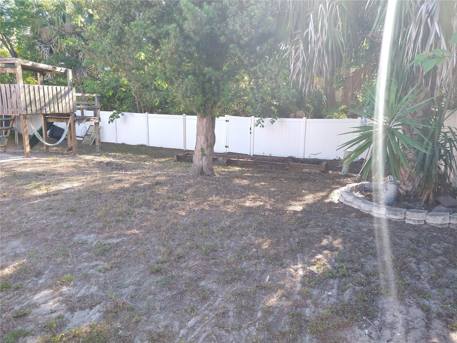 12910 COLLEGE HILL DR — photo 33