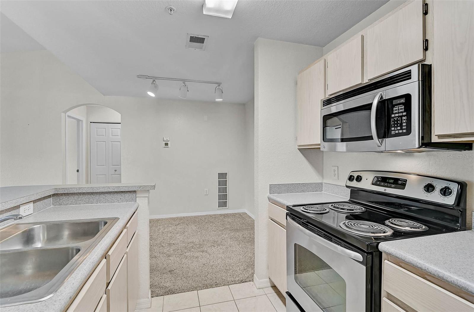 8827 MANOR LOOP #204 — photo 10