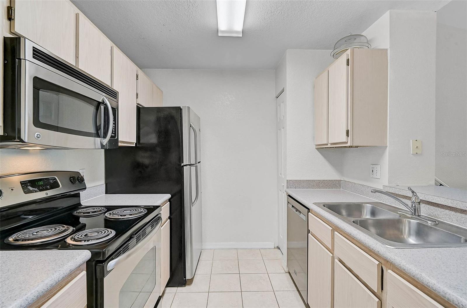 8827 MANOR LOOP #204 — photo 9