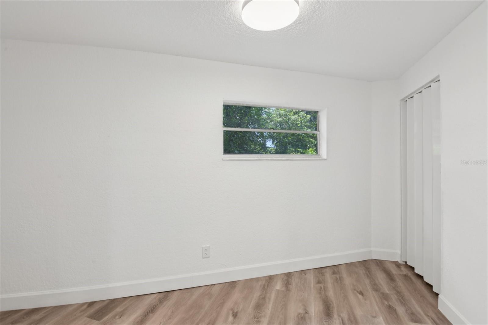 9404 N MULBERRY ST — photo 25