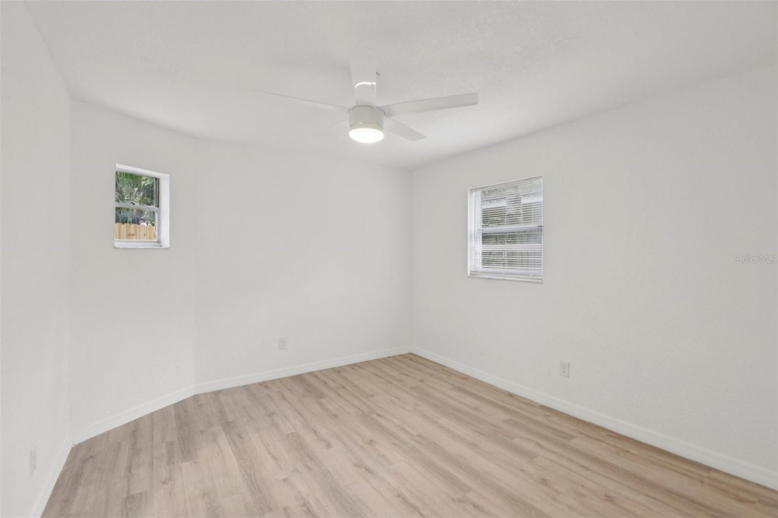 9404 N MULBERRY ST — photo 19