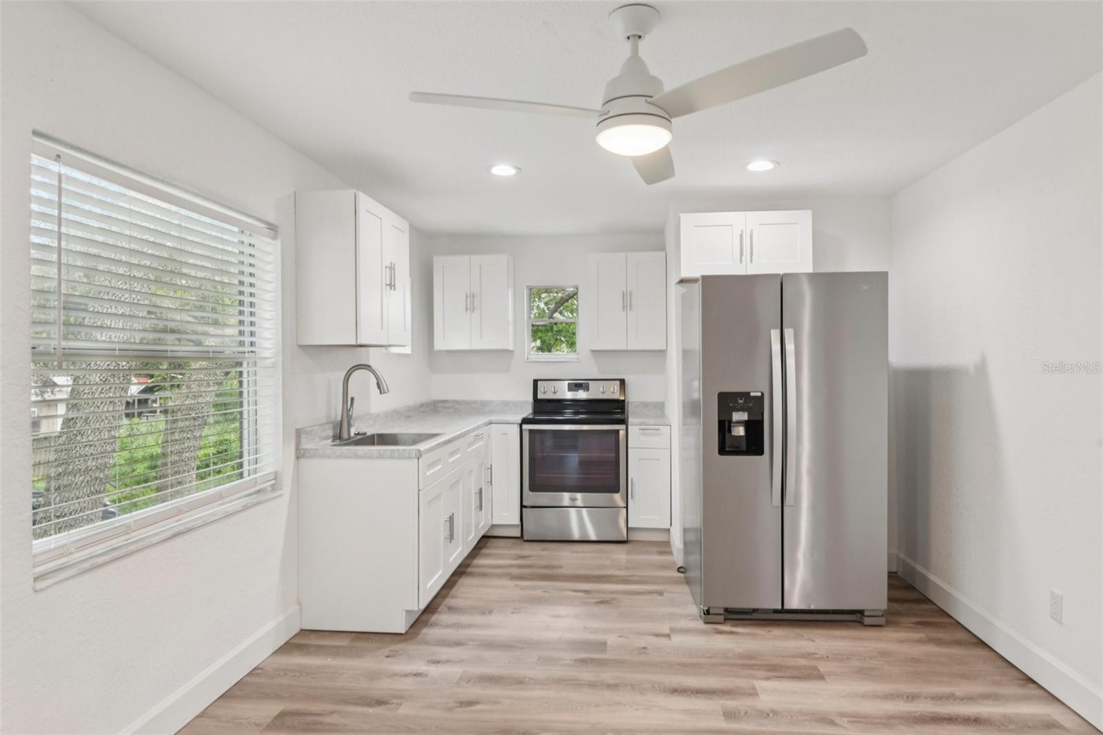 9404 N MULBERRY ST — photo 10