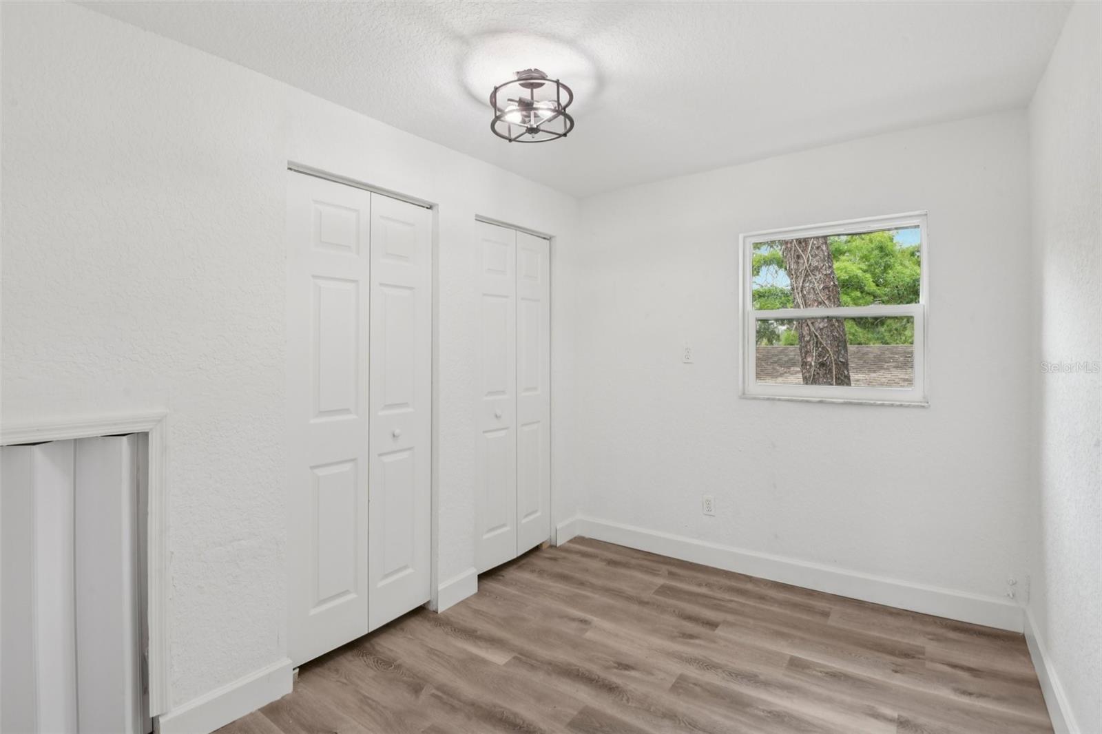 9404 N MULBERRY ST — photo 27