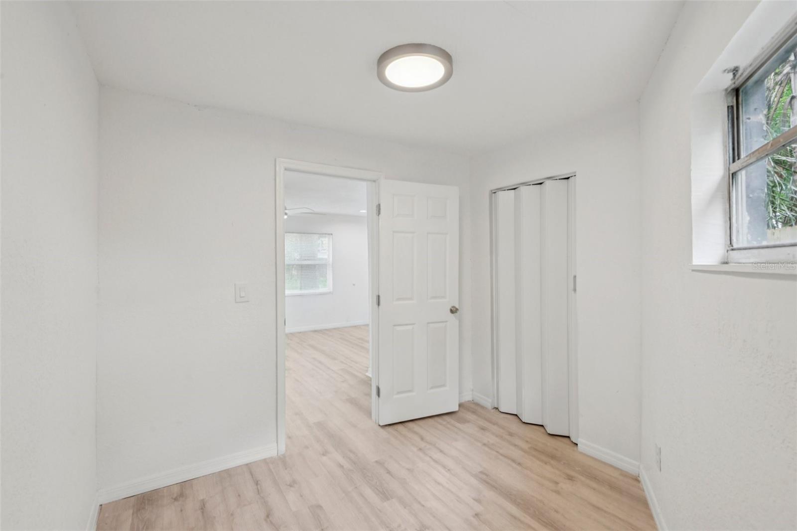 9404 N MULBERRY ST — photo 17