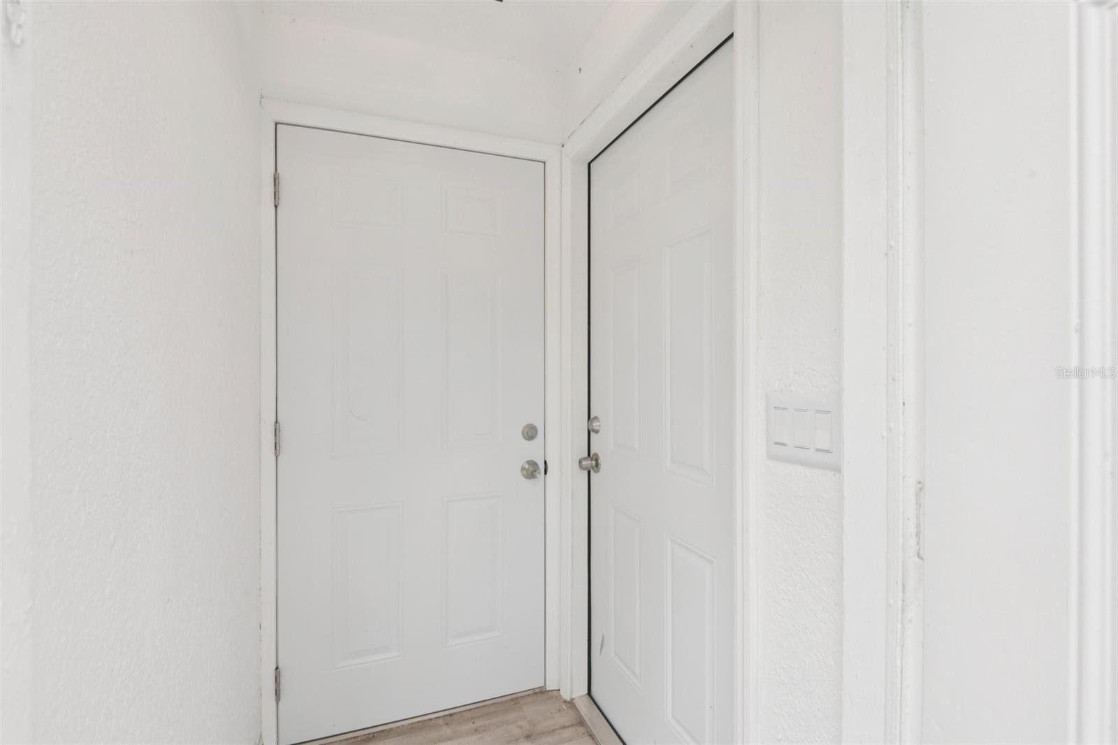 9404 N MULBERRY ST — photo 2