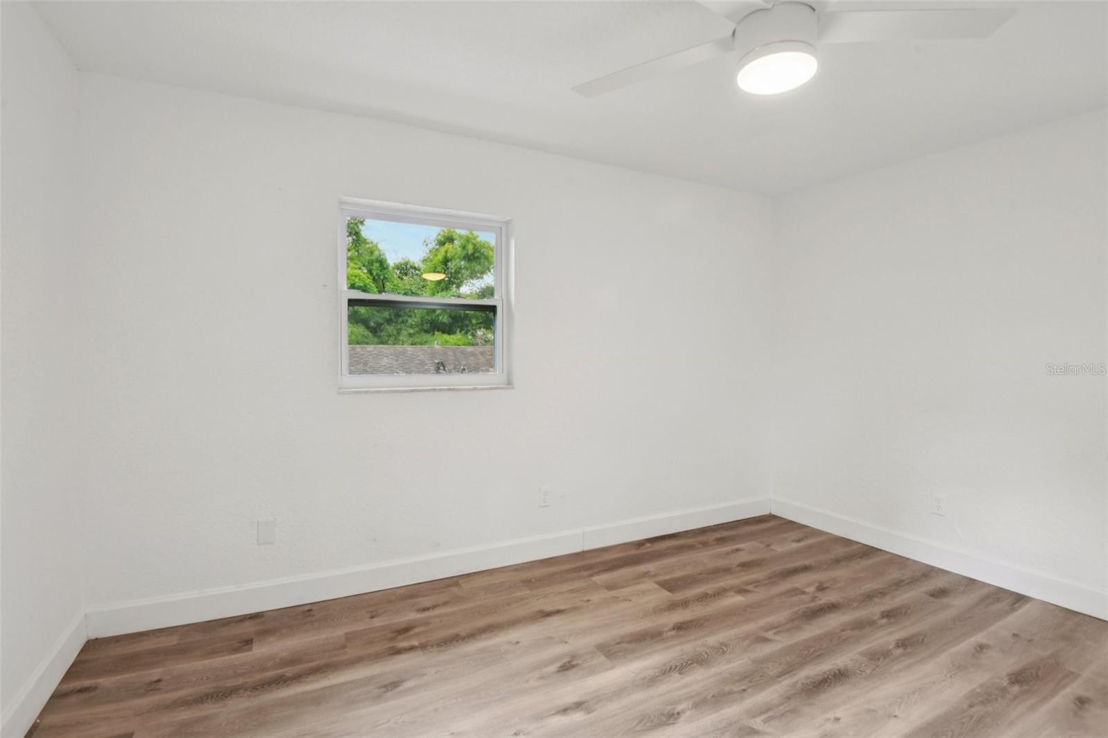 9404 N MULBERRY ST — photo 32