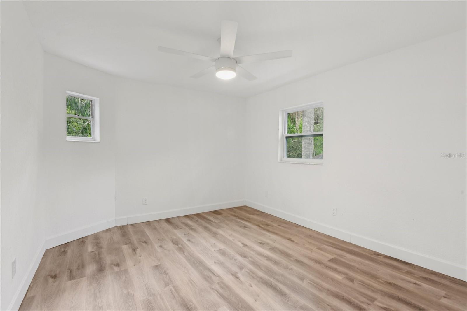 9404 N MULBERRY ST — photo 30