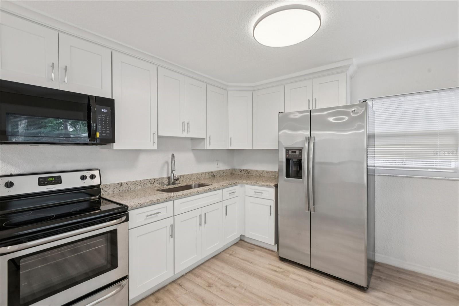9404 N MULBERRY ST — photo 11