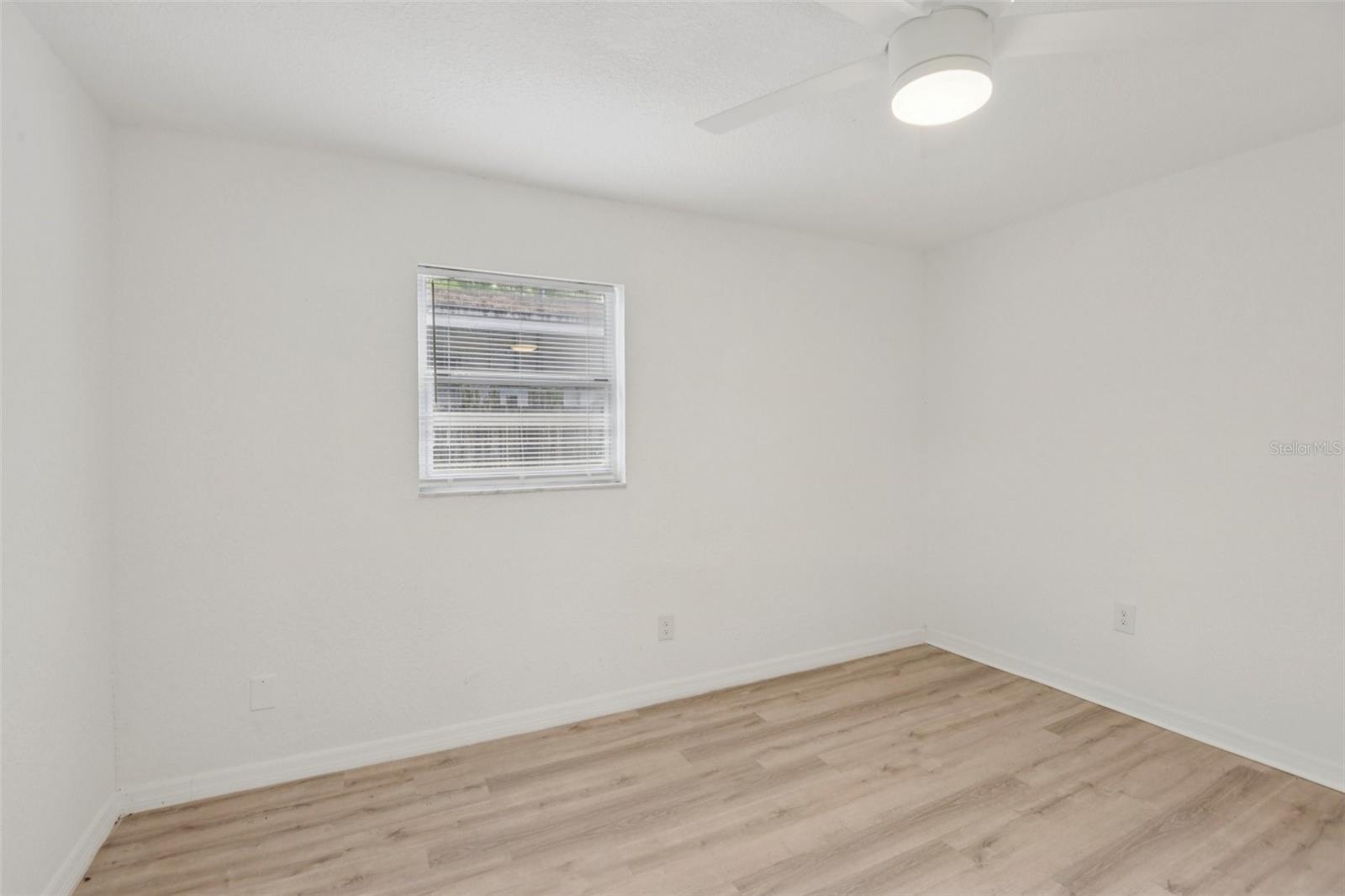 9404 N MULBERRY ST — photo 21