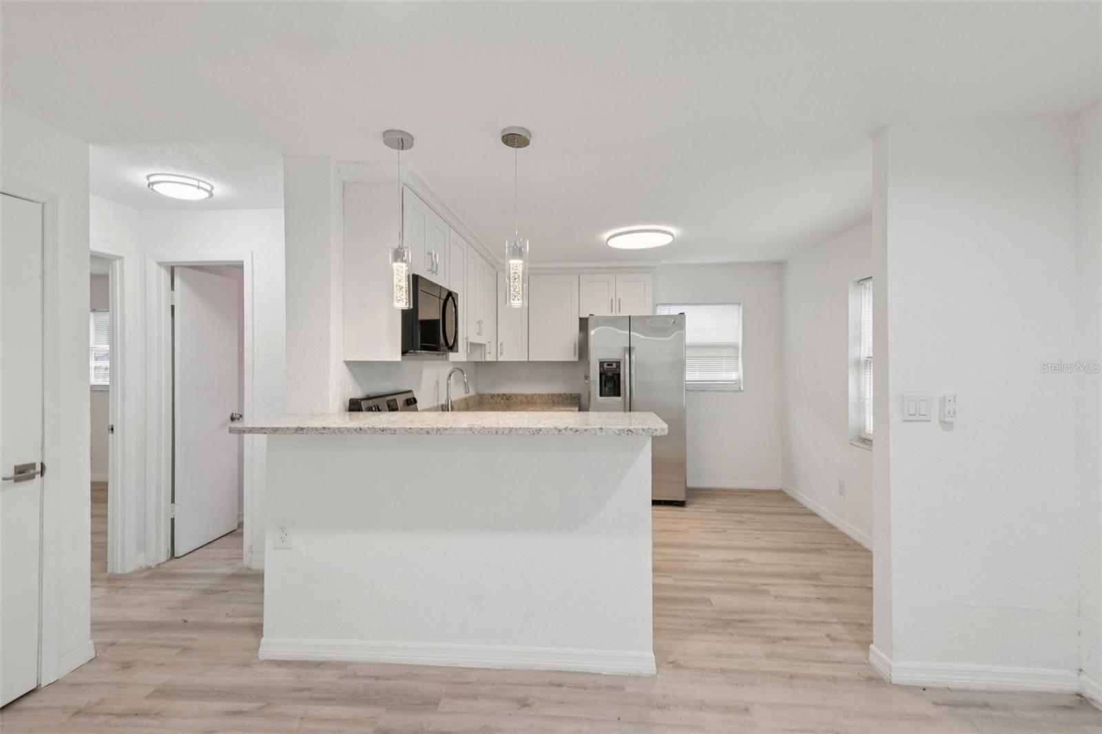 9404 N MULBERRY ST — photo 7