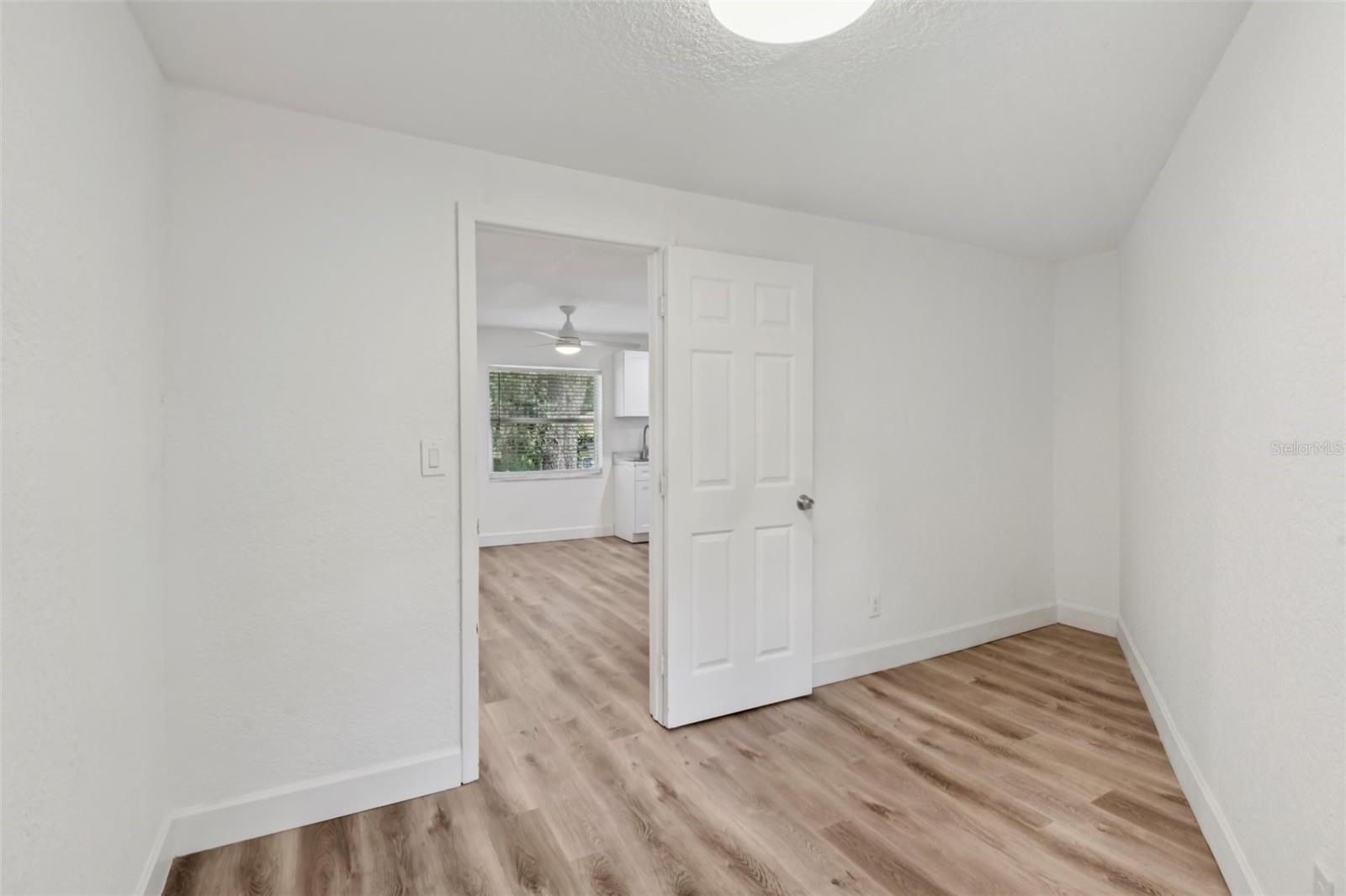9404 N MULBERRY ST — photo 26