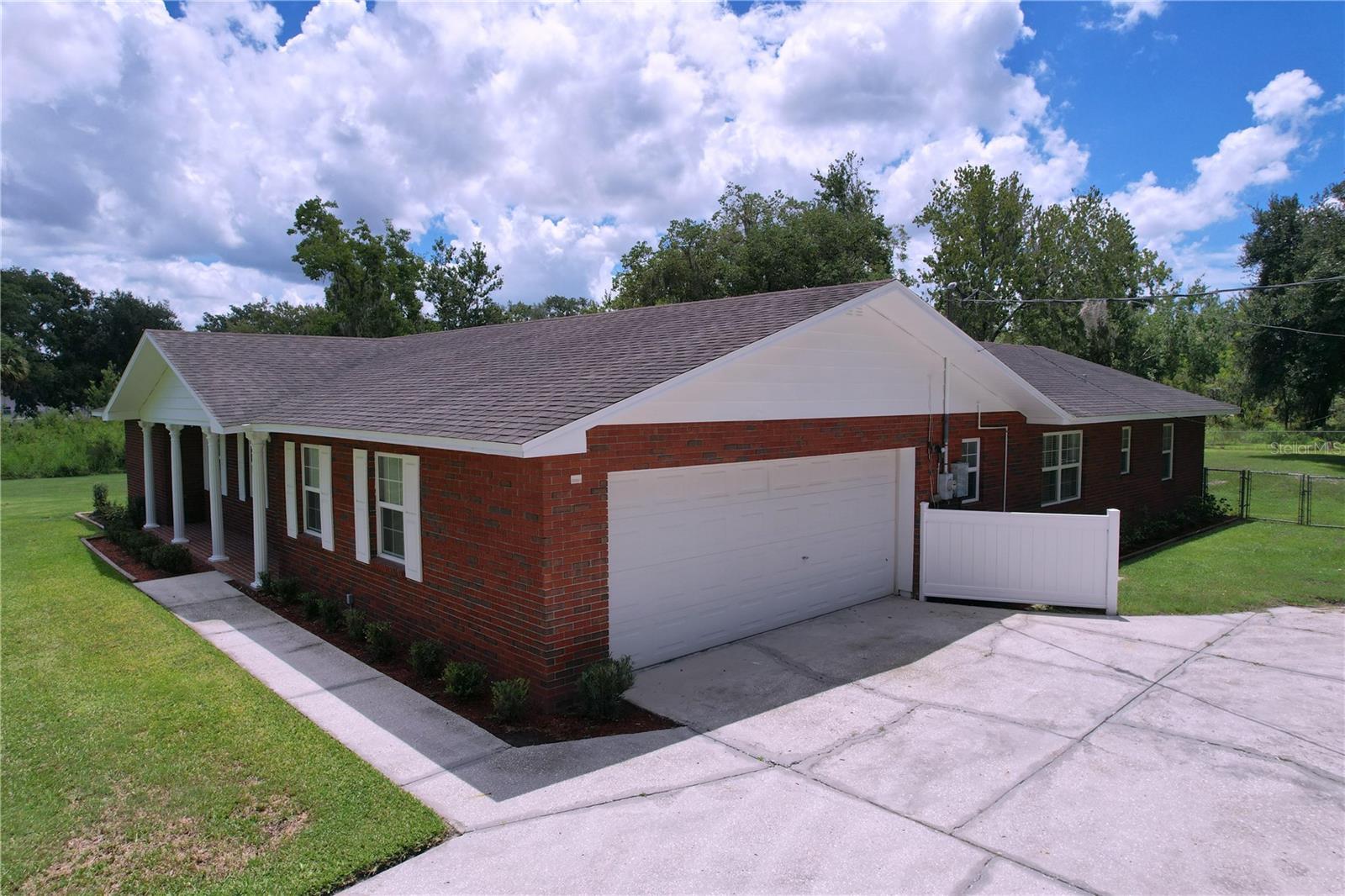 1405 KNIGHTS GRIFFIN RD — photo 2