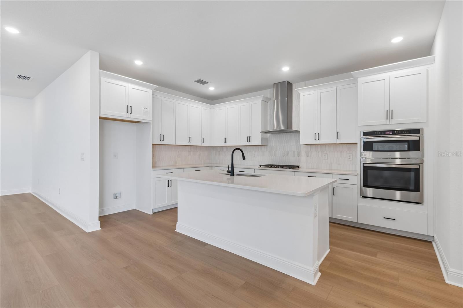 8103 SEAFLOWER PKWY — photo 7