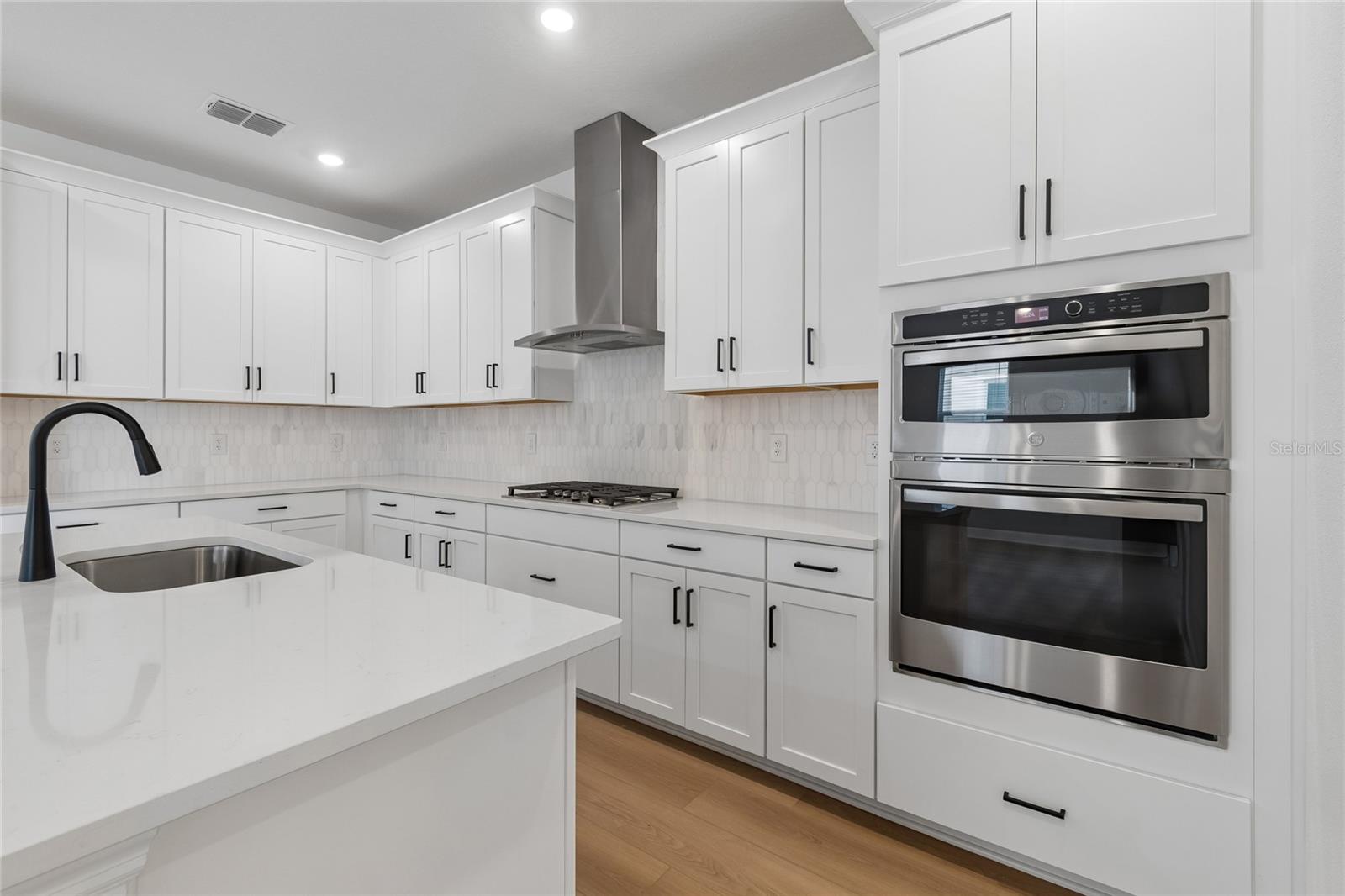 8103 SEAFLOWER PKWY — photo 10