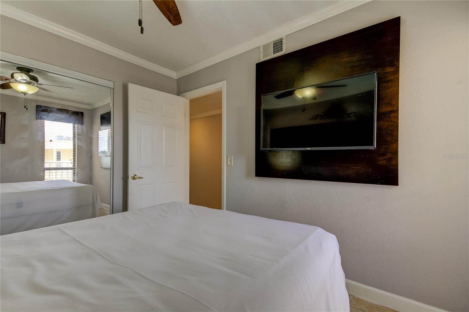 2506 N ROCKY POINT DR #457 — photo 8
