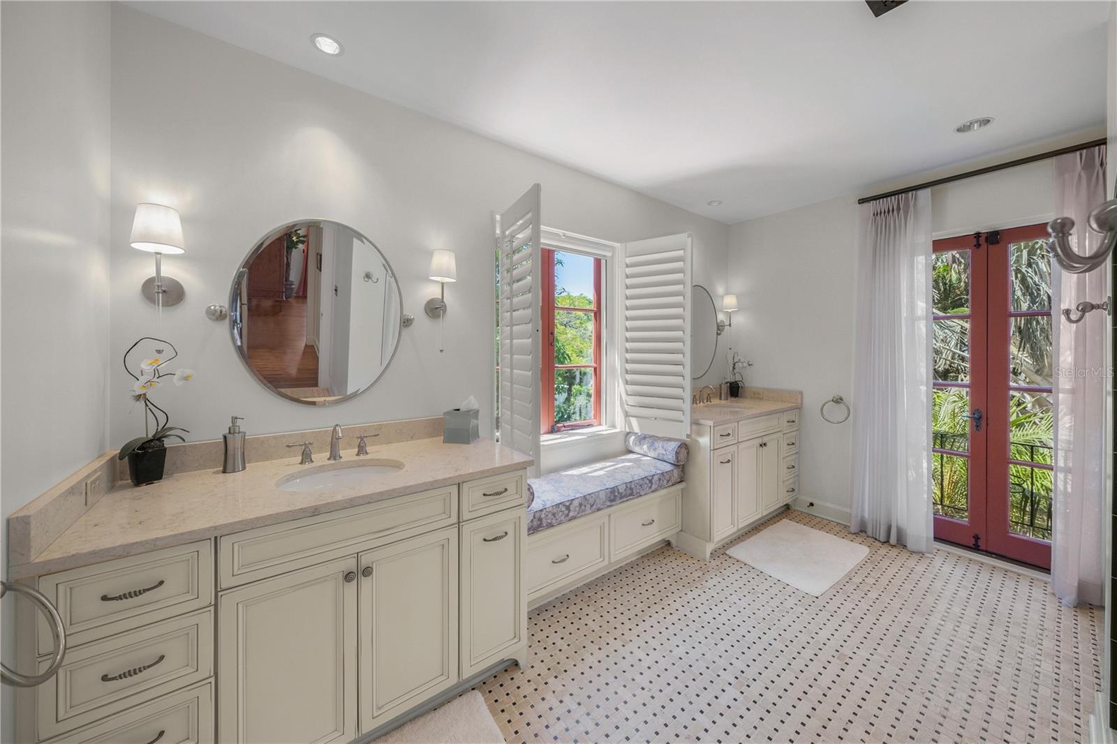139 S WASHINGTON DR — photo 36