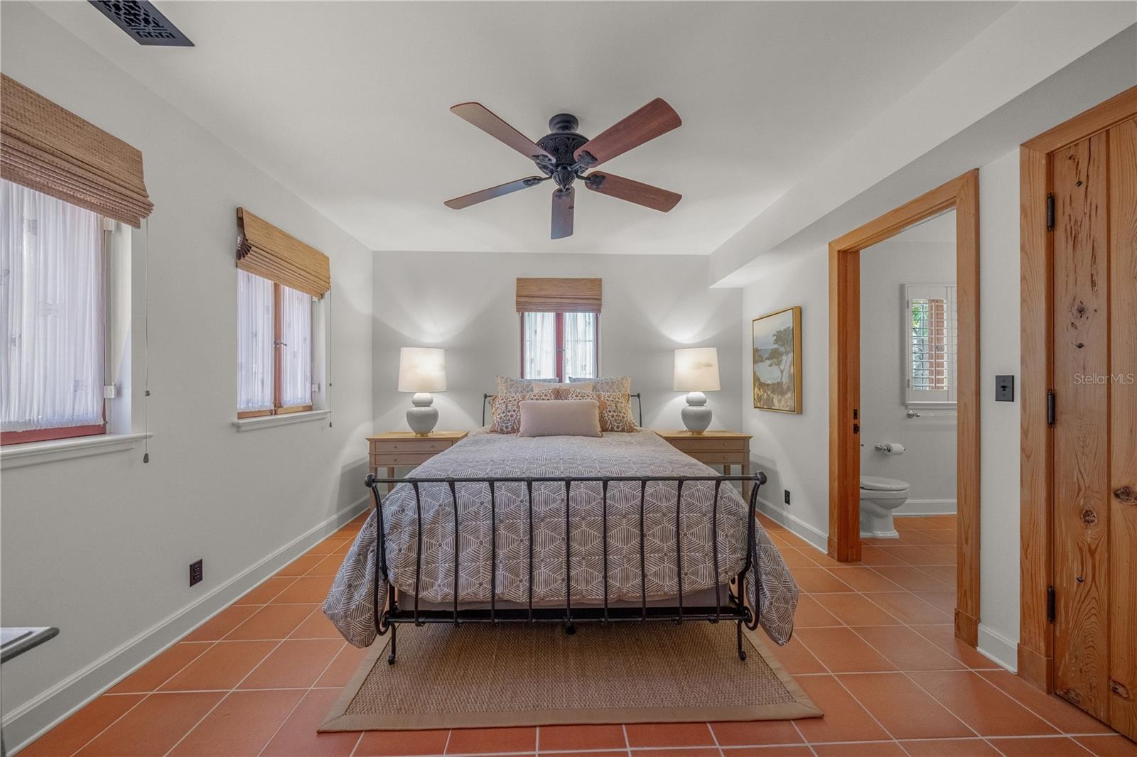 139 S WASHINGTON DR — photo 42