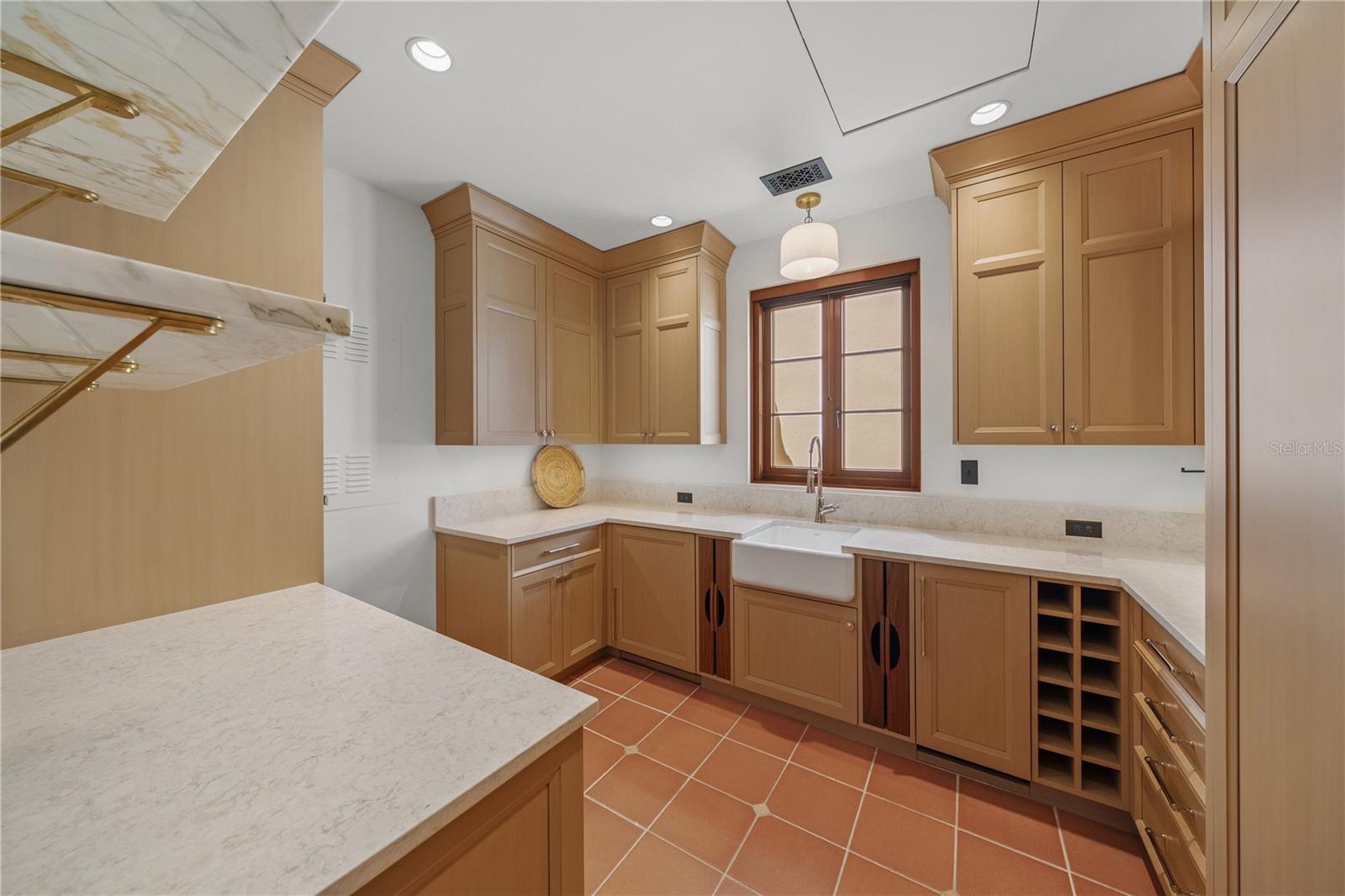 139 S WASHINGTON DR — photo 43