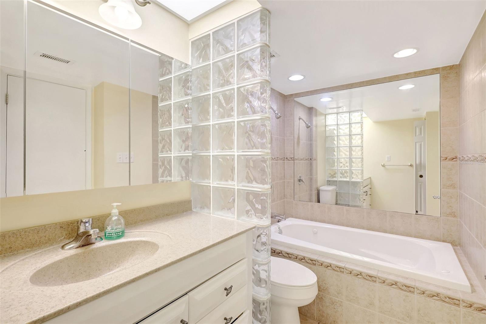 660 ISLAND WAY #708 — photo 27