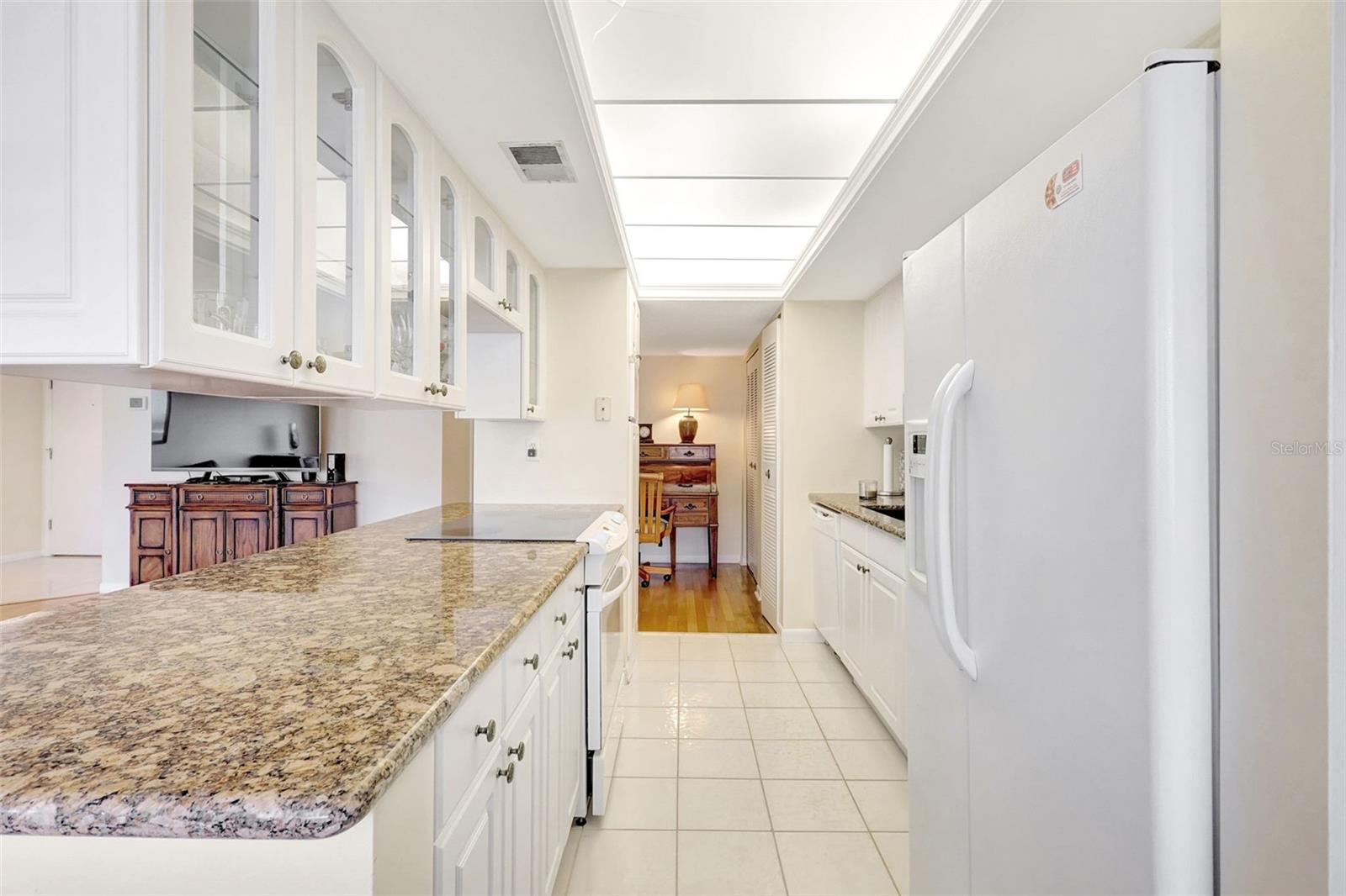 660 ISLAND WAY #708 — photo 16