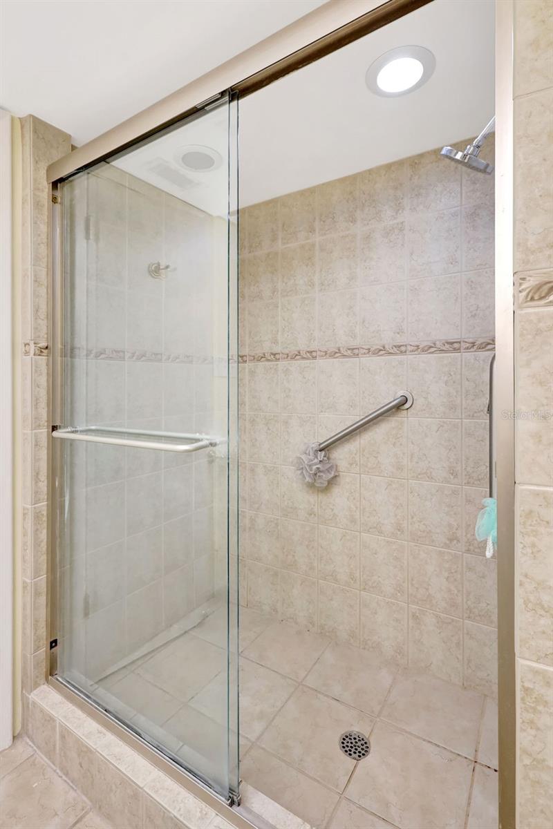 660 ISLAND WAY #708 — photo 33