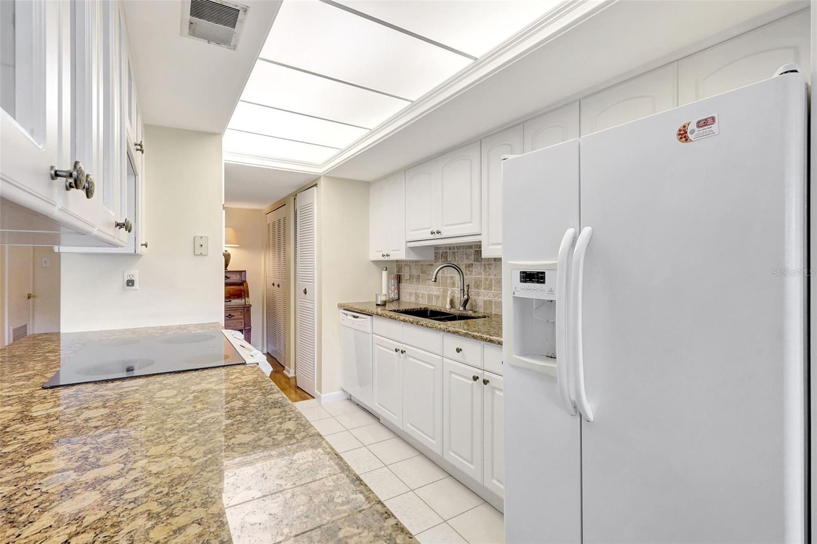 660 ISLAND WAY #708 — photo 17