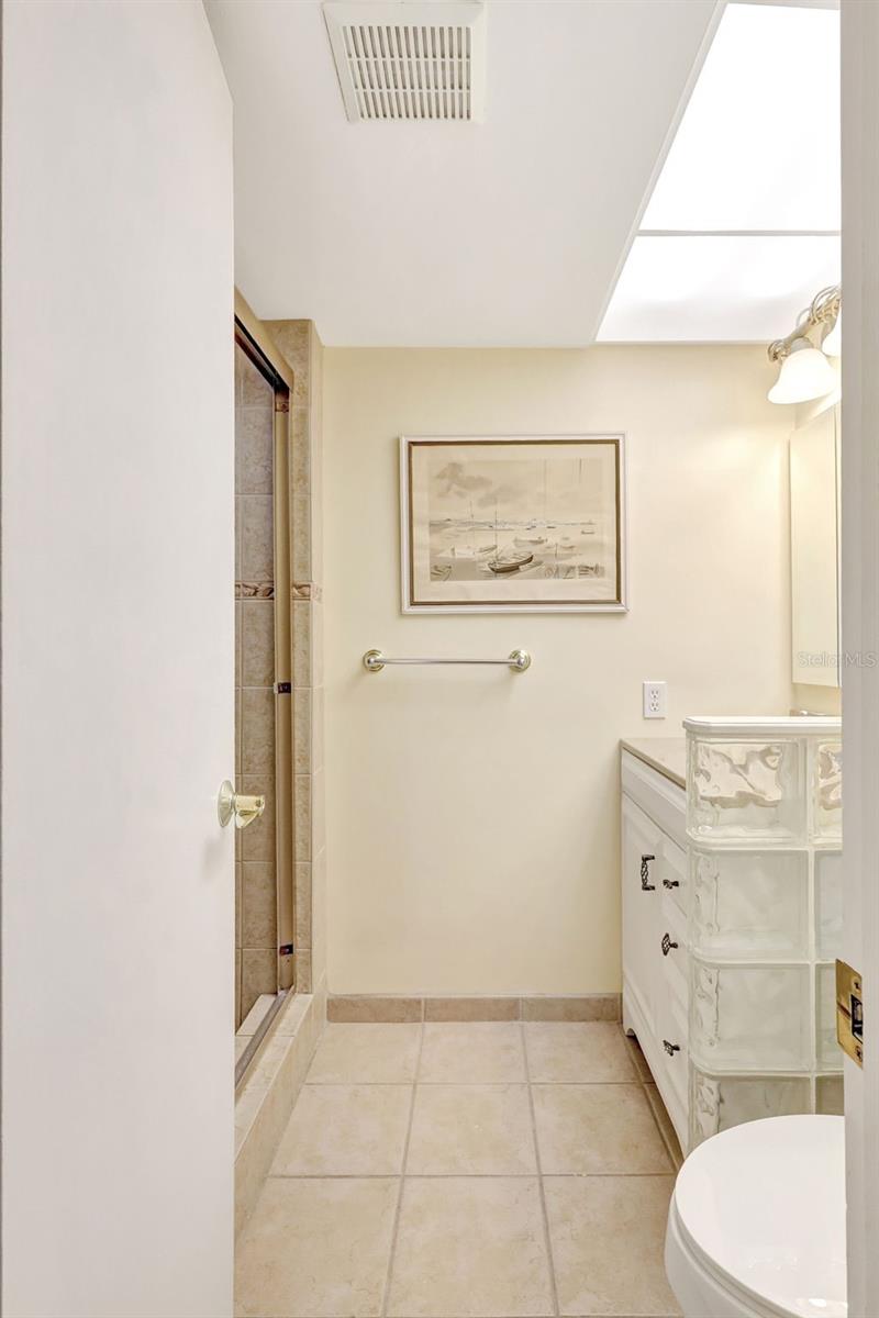 660 ISLAND WAY #708 — photo 32