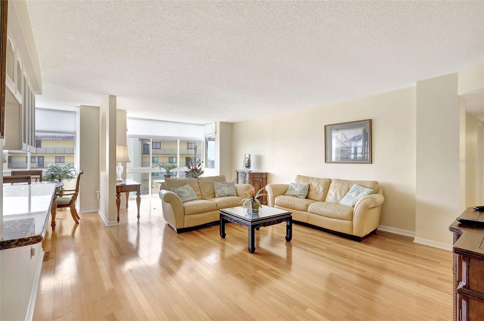 660 ISLAND WAY #708 — photo 4