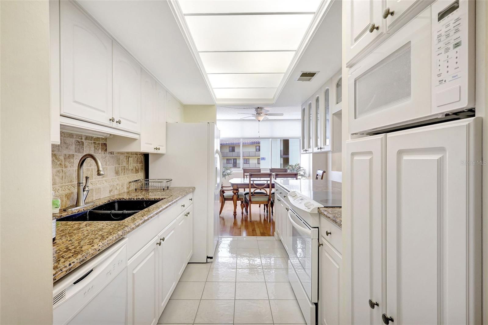 660 ISLAND WAY #708 — photo 13