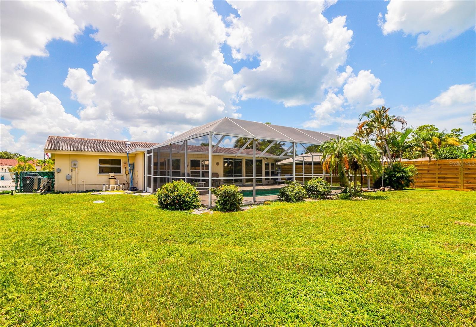 7460 MARIANA DR — photo 41