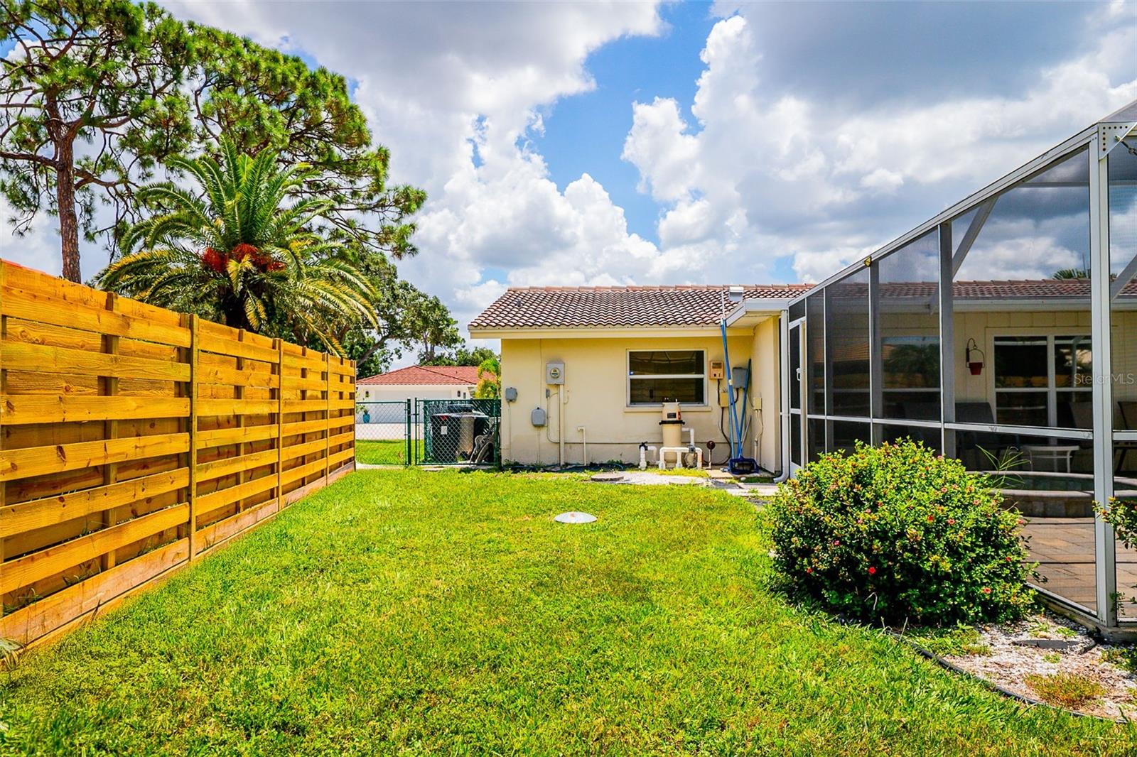 7460 MARIANA DR — photo 43