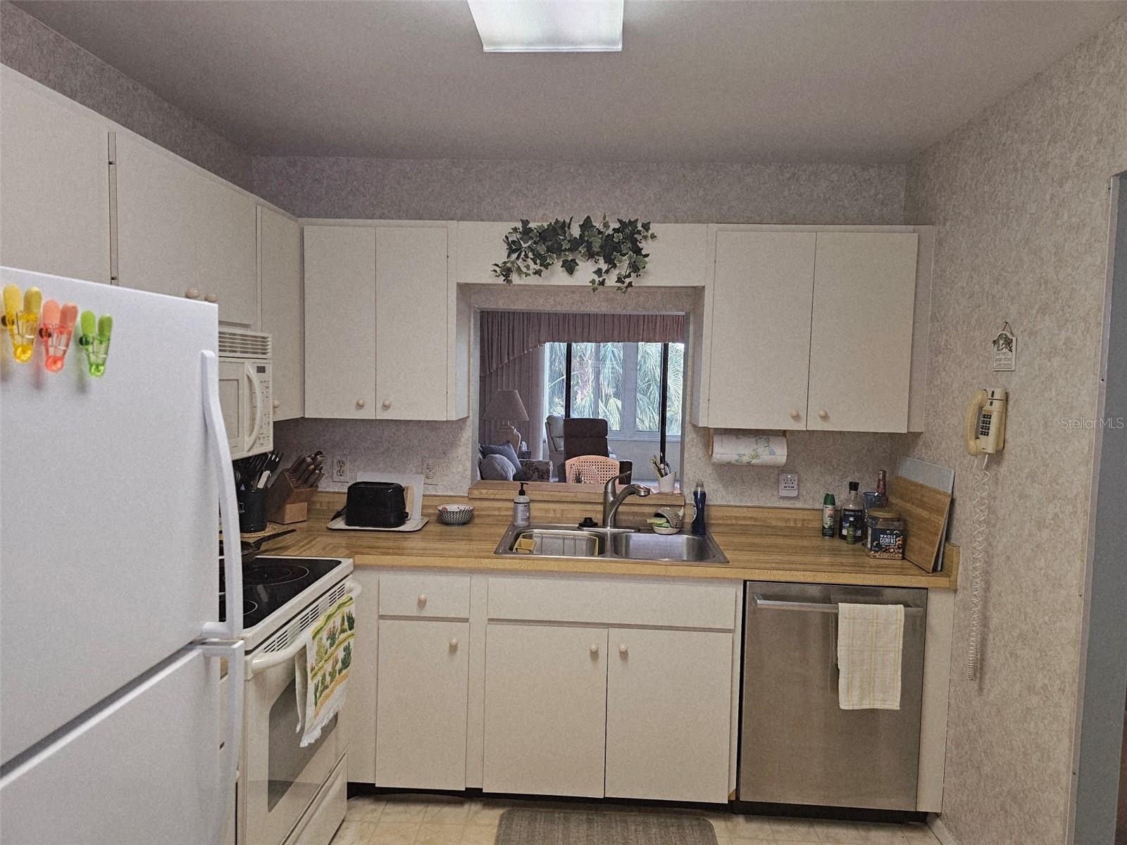 586 LAKESIDE DR #586 — photo 10