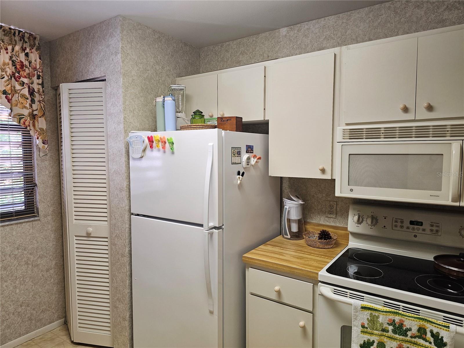 586 LAKESIDE DR #586 — photo 8