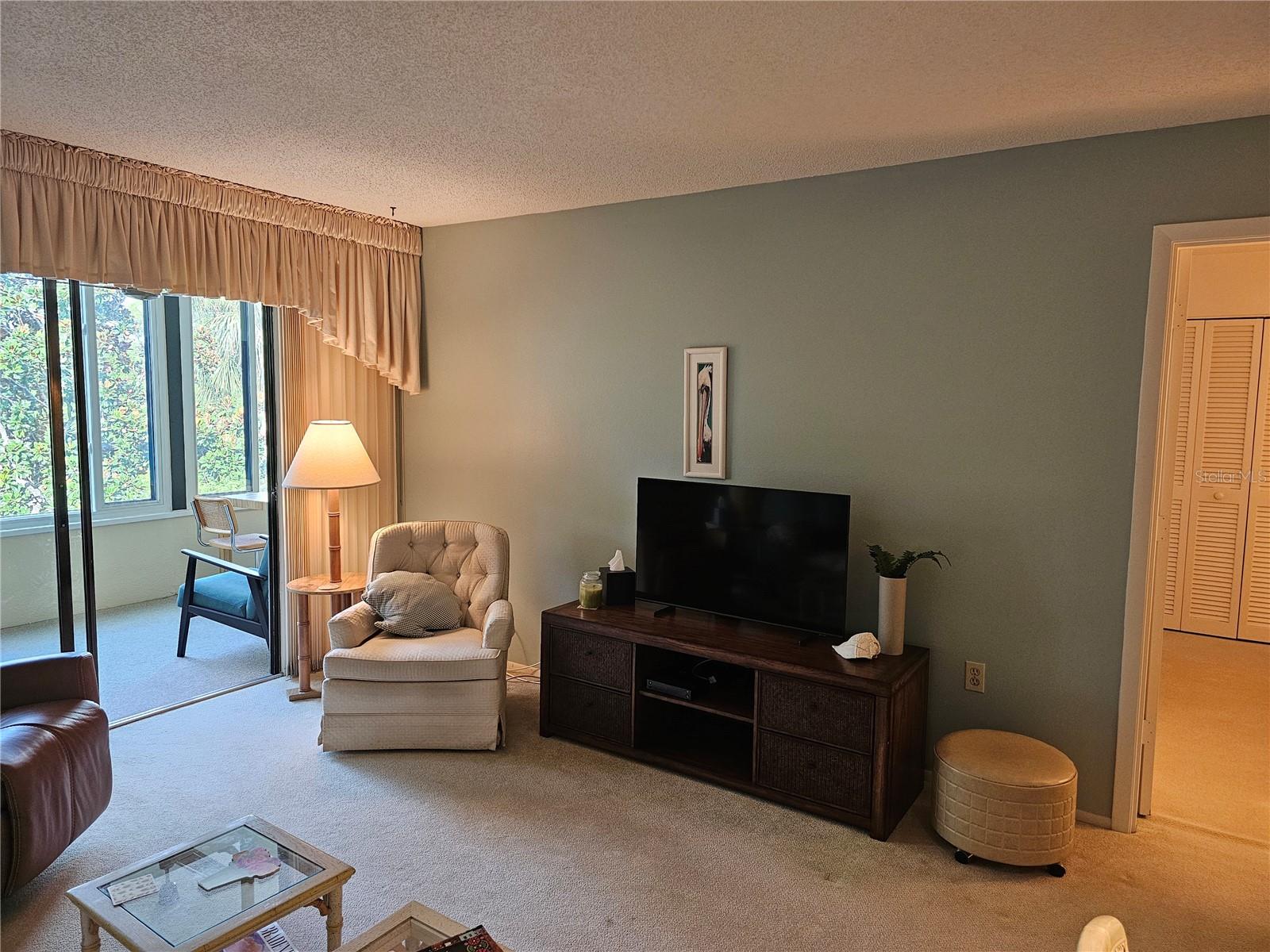 586 LAKESIDE DR #586 — photo 4
