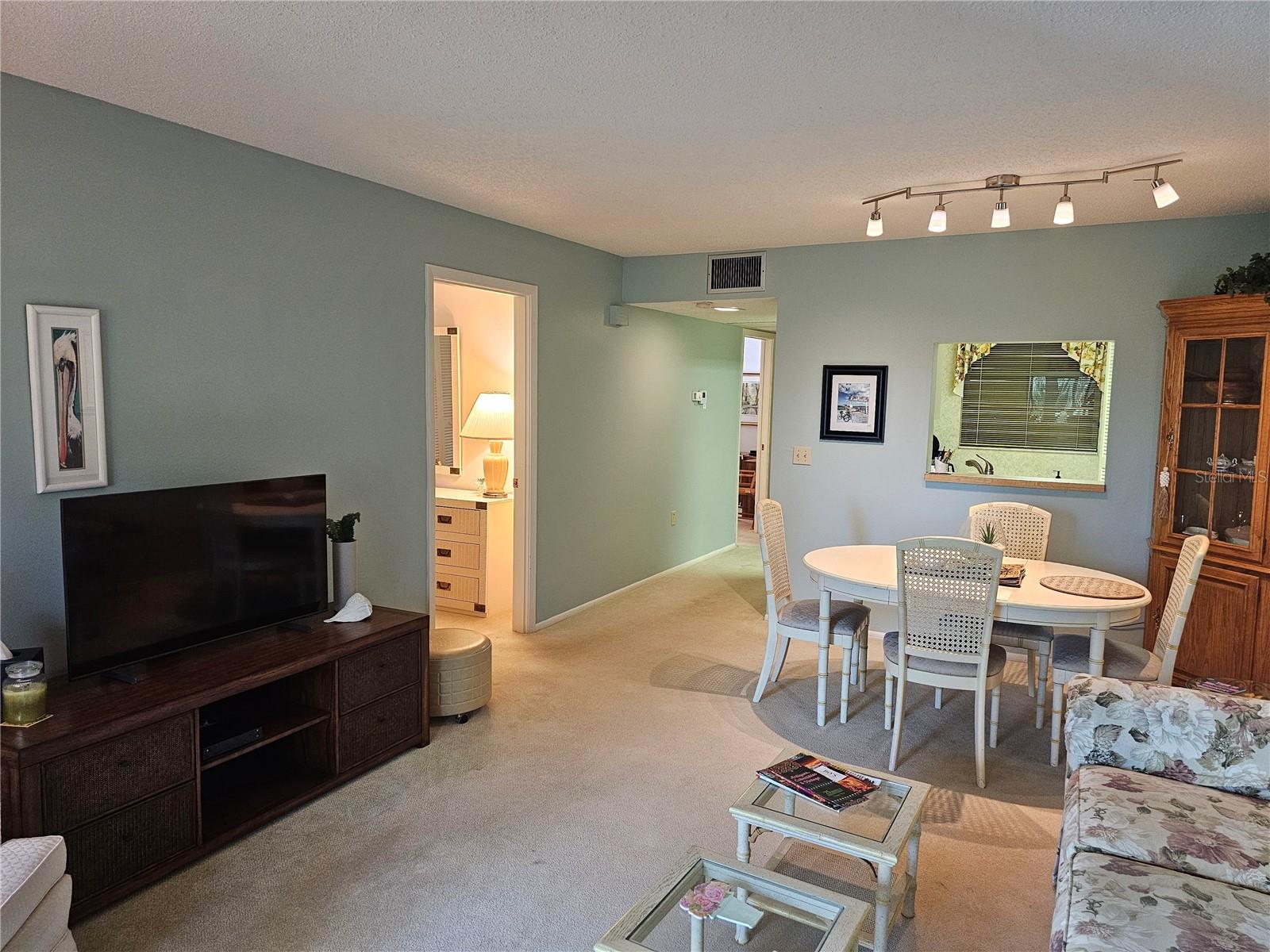 586 LAKESIDE DR #586 — photo 5