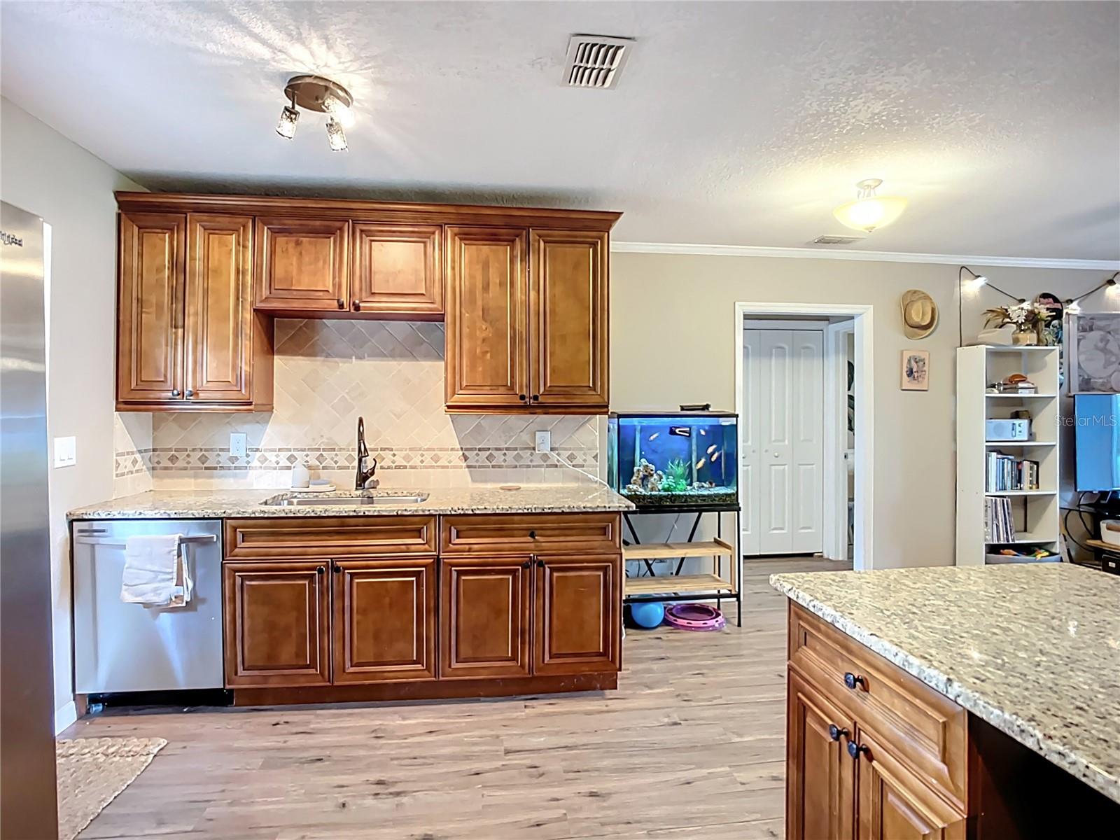 1304 ALFRED ST #B — photo 8