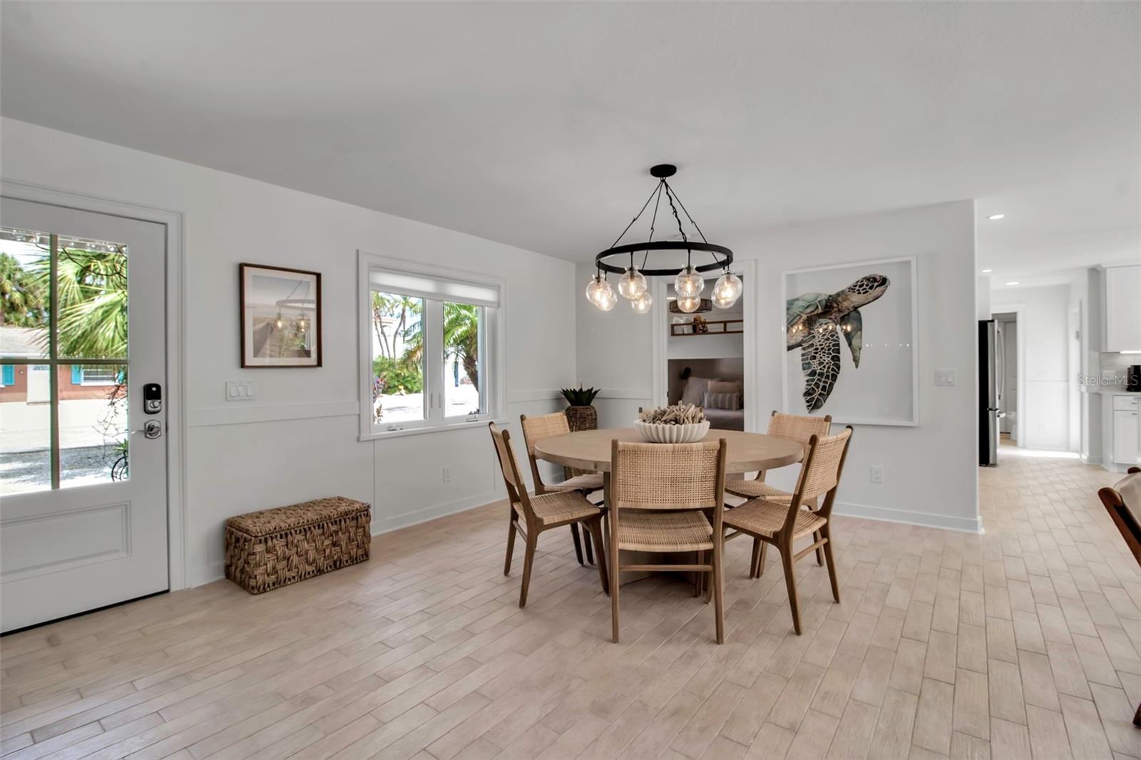 207 PEACOCK LN — photo 8