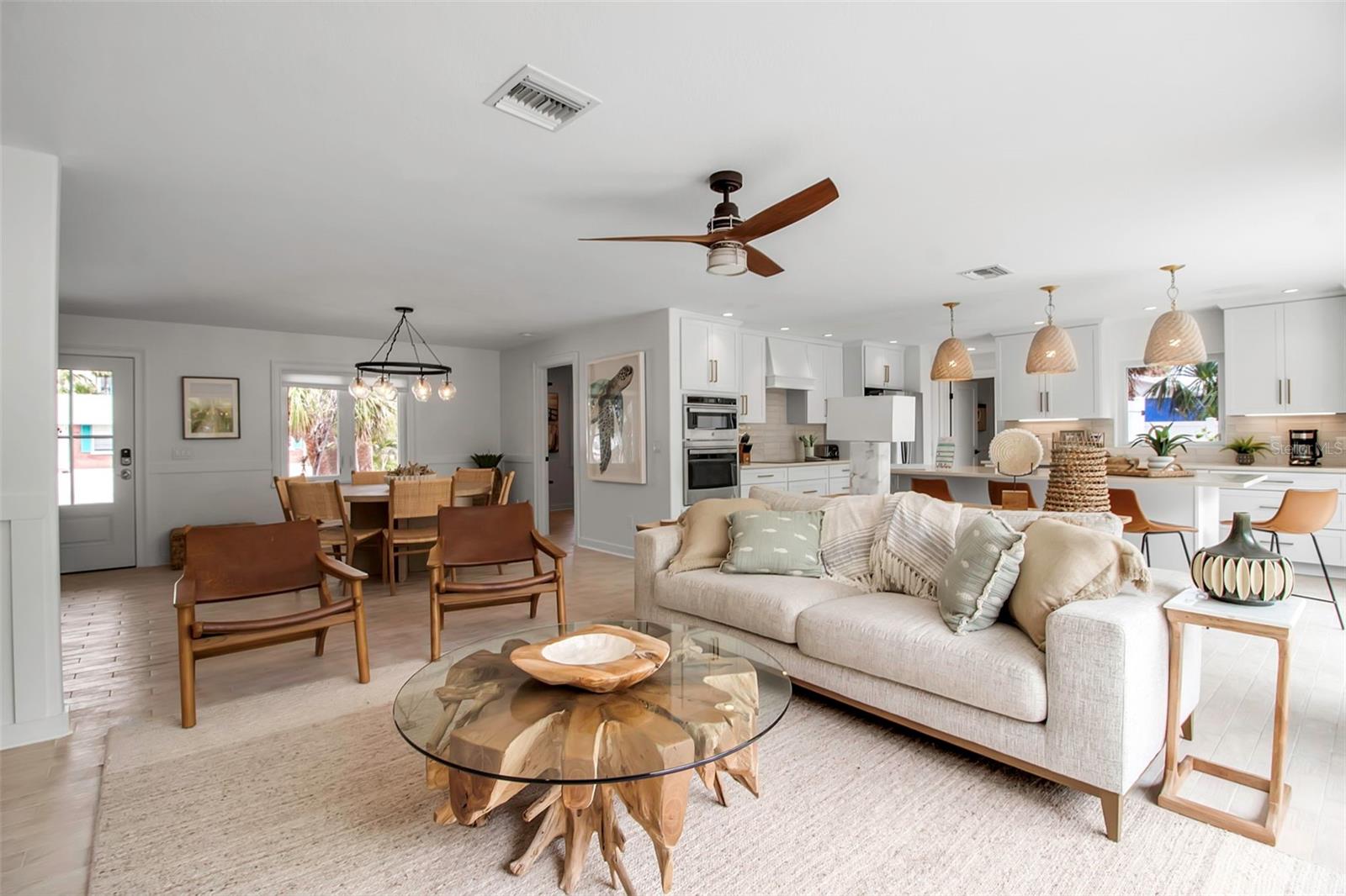 207 PEACOCK LN — photo 4
