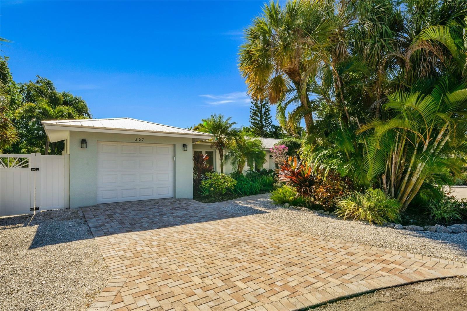 207 PEACOCK LN — photo 3
