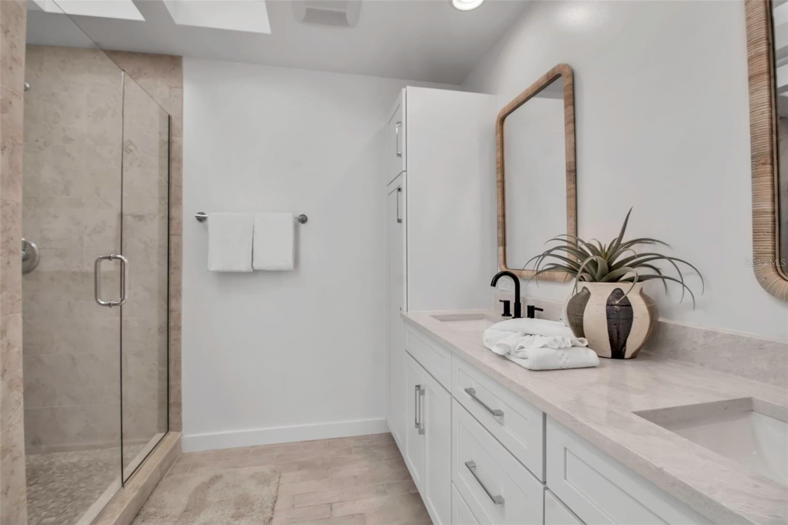 207 PEACOCK LN — photo 24