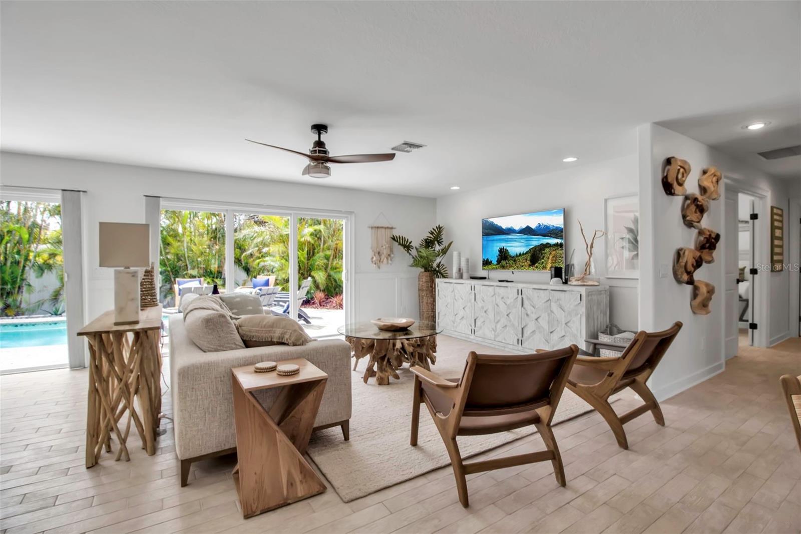 207 PEACOCK LN — photo 5