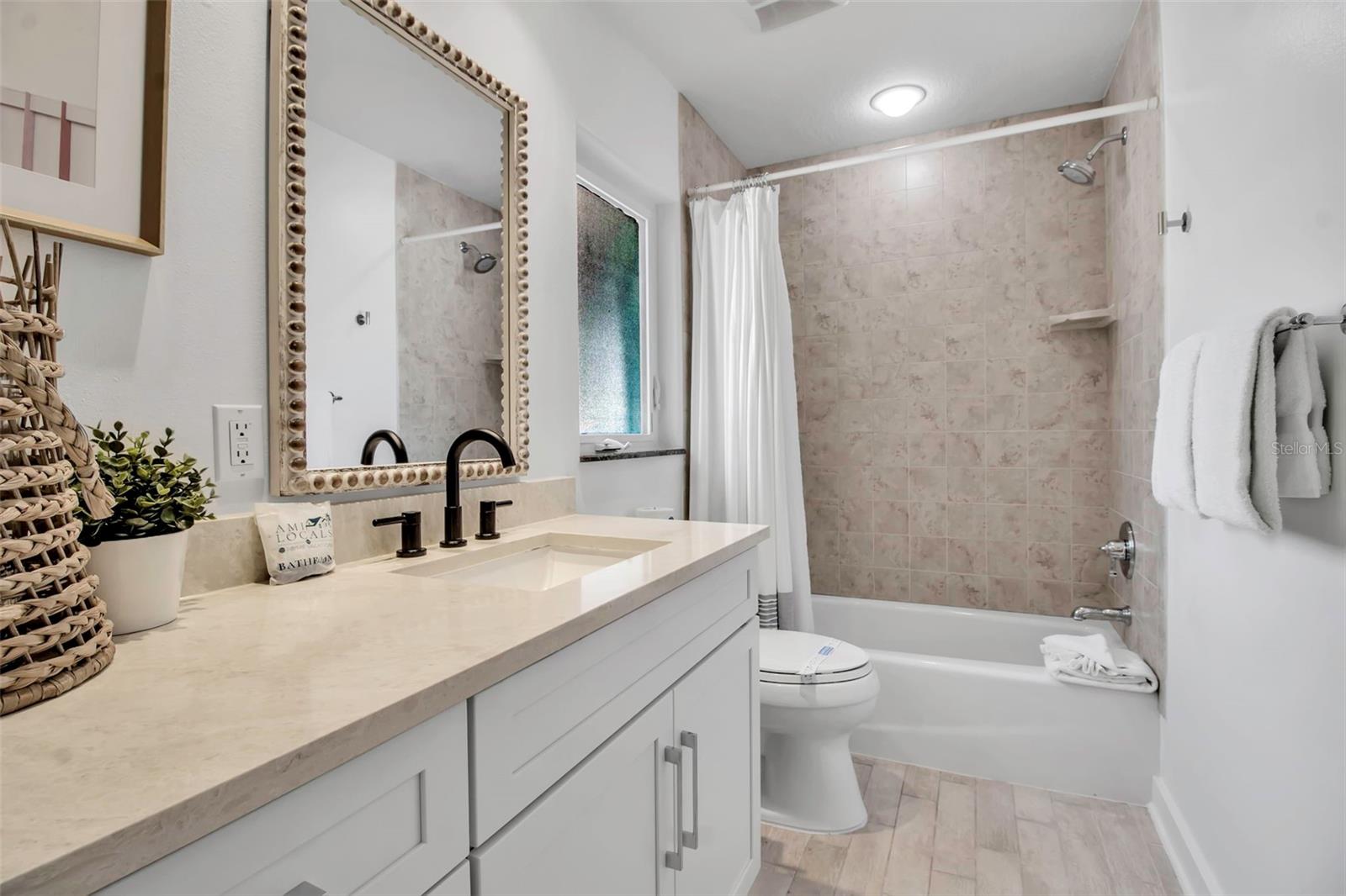 207 PEACOCK LN — photo 31