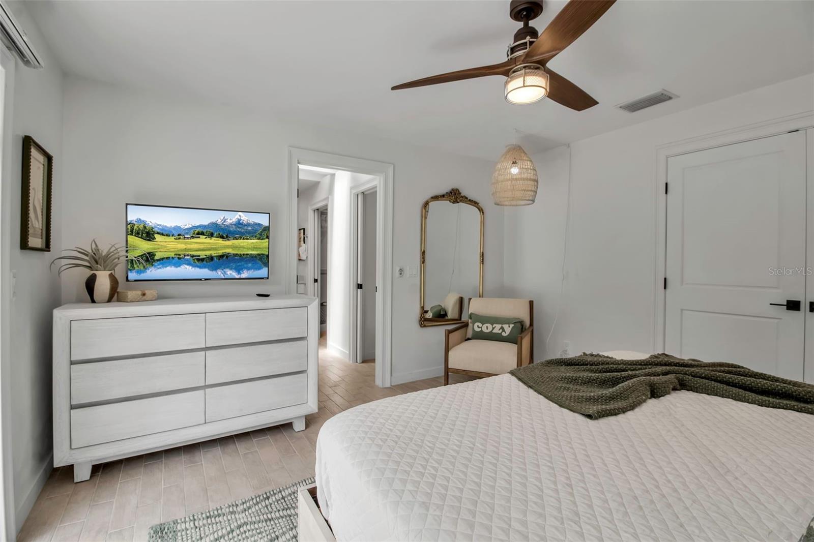 207 PEACOCK LN — photo 21