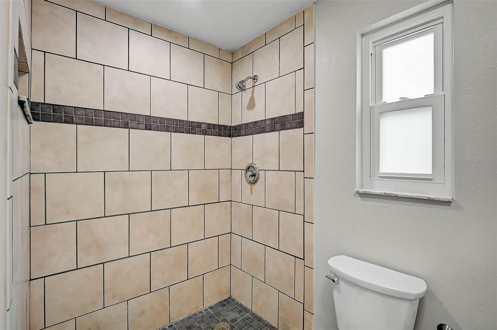 102 20TH ST NE — photo 24