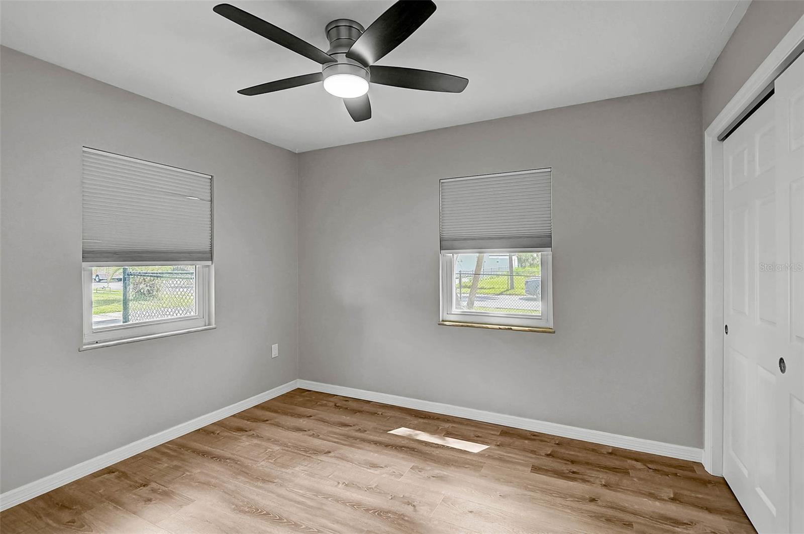 102 20TH ST NE — photo 27