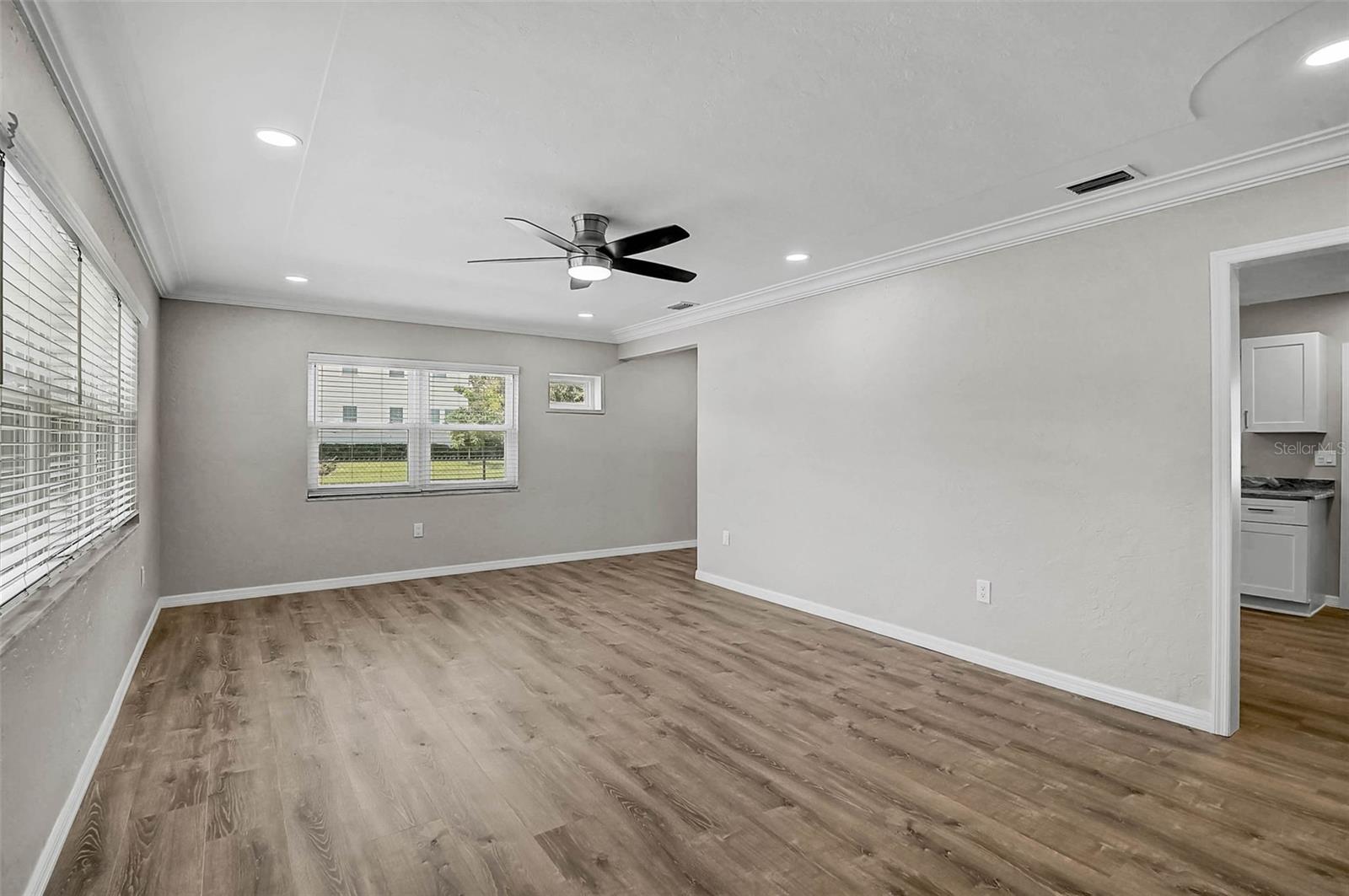 102 20TH ST NE — photo 4