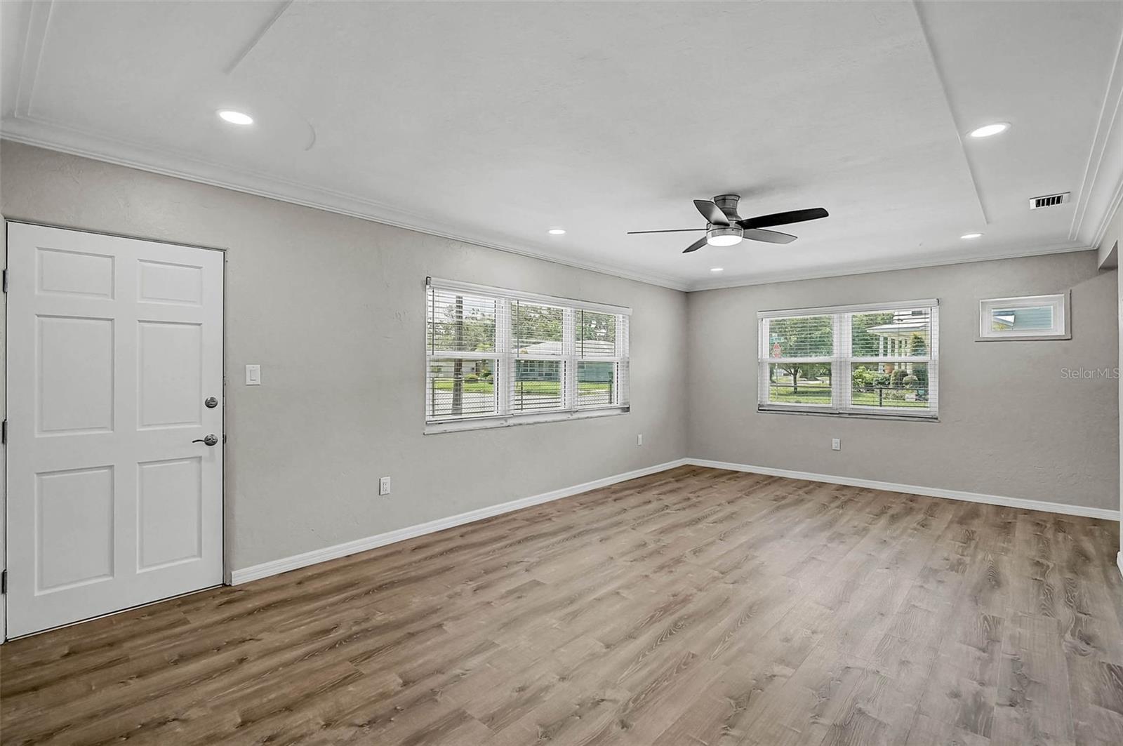 102 20TH ST NE — photo 12